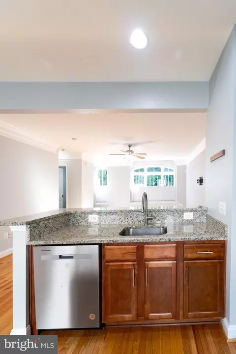 Kitchen - 4713 Potomac Highlands Cir, Triangle, VA 22172 photo 4 of 6