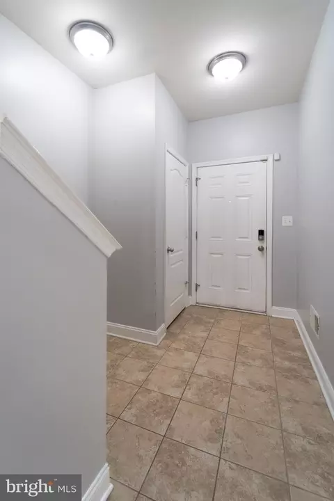 Entry Way - 4713 Potomac Highlands Cir, Triangle, VA 22172 photo 2 of 11