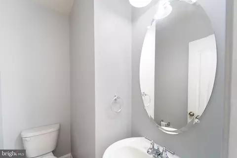 Entry Way - 4713 Potomac Highlands Cir, Triangle, VA 22172 photo 4 of 11