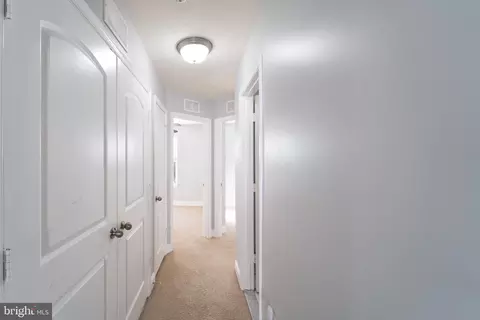 Entry Way - 4713 Potomac Highlands Cir, Triangle, VA 22172 photo 5 of 11