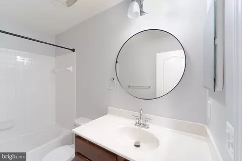 Bath - 4713 Potomac Highlands Cir, Triangle, VA 22172 photo 2 of 2