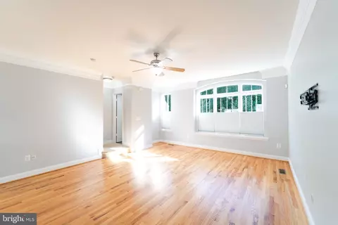 Living - 4713 Potomac Highlands Cir, Triangle, VA 22172 photo 3 of 4