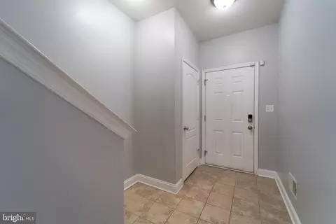 Entry Way - 4713 Potomac Highlands Cir, Triangle, VA 22172 photo 1 of 11