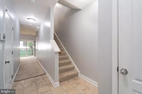 Entry Way - 4713 Potomac Highlands Cir, Triangle, VA 22172 photo 3 of 11