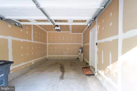 Entry Way - 4713 Potomac Highlands Cir, Triangle, VA 22172 photo 11 of 11