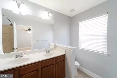 Entry Way - 4713 Potomac Highlands Cir, Triangle, VA 22172 photo 8 of 11