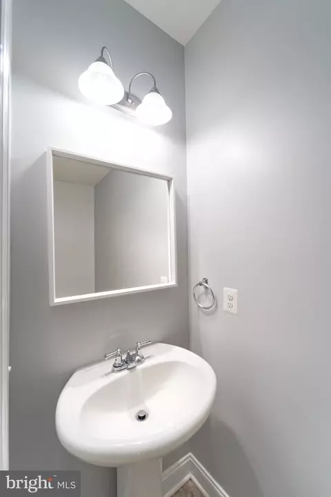 Bath - 4713 Potomac Highlands Cir, Triangle, VA 22172 photo 1 of 2
