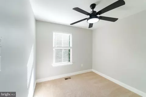 Entry Way - 4713 Potomac Highlands Cir, Triangle, VA 22172 photo 10 of 11