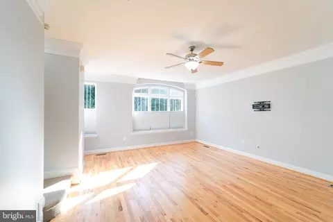 Living - 4713 Potomac Highlands Cir, Triangle, VA 22172 photo 2 of 4