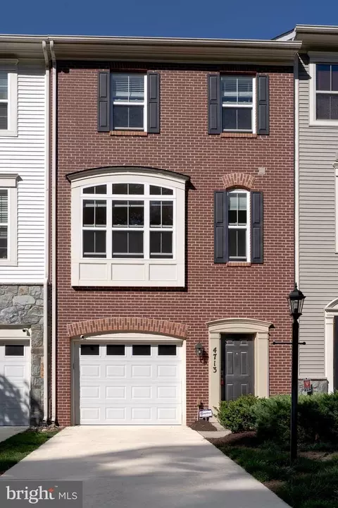 Exterior - 4713 Potomac Highlands Cir, Triangle, VA 22172 photo 2 of 7