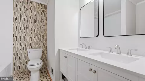 Bath - 4238 Ashmere Cir, Dumfries, VA 22025 photo 1 of 3