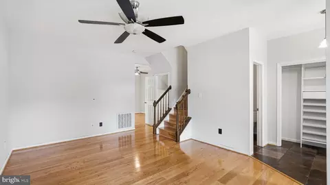 Entry Way - 4238 Ashmere Cir, Dumfries, VA 22025 photo 2 of 7