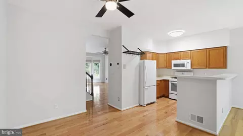 Entry Way - 4238 Ashmere Cir, Dumfries, VA 22025 photo 4 of 7