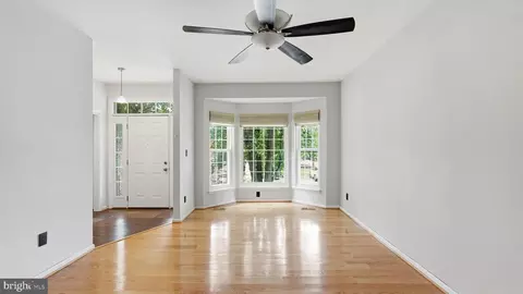 Living - 4238 Ashmere Cir, Dumfries, VA 22025 photo 3 of 6