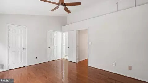 Entry Way - 4238 Ashmere Cir, Dumfries, VA 22025 photo 5 of 7