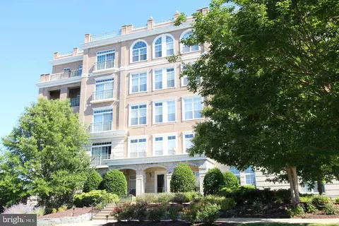 830 Belmont Bay Dr #303, Woodbridge, VA 22191