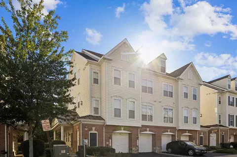 6821 Hampton Bay Ln, Gainesville, VA 20155