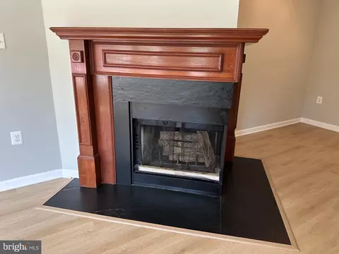 Living - 7859 Apache Ridge Ct, Manassas, VA 20109 photo 4 of 4