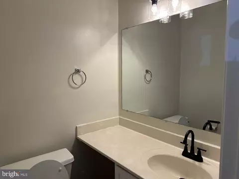 Bath - 7859 Apache Ridge Ct, Manassas, VA 20109 photo 1 of 4