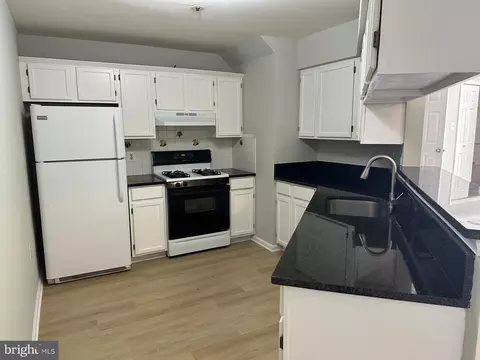 Kitchen - 7859 Apache Ridge Ct, Manassas, VA 20109 photo 1 of 5