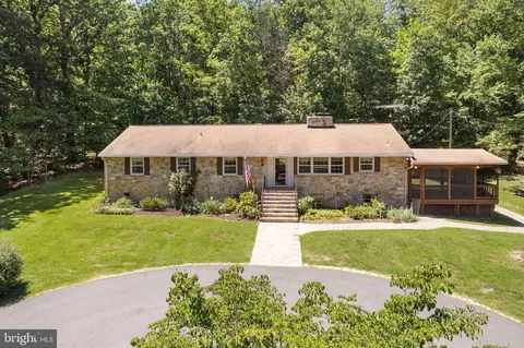 2112 Youngs Dr, Haymarket, VA 20169