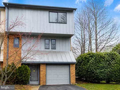 12750 Gazebo Ct, Woodbridge, VA 22192