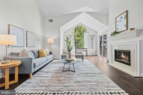 17045 Islip Loop #303, Dumfries, VA 22026