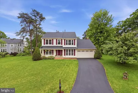 8065 Crimson Leaf Ct, Gainesville, VA 20155