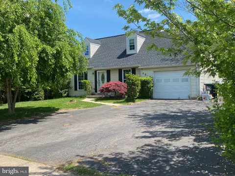 5815 Riverside Dr, Woodbridge, VA 22193