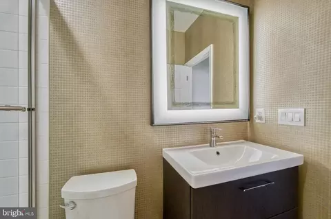 Bath - 13520 Norwick Pl, Gainesville, VA 20155 photo 3 of 5