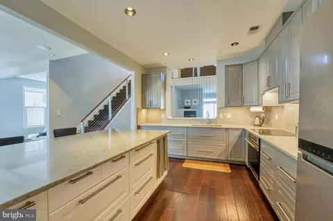 Kitchen - 13520 Norwick Pl, Gainesville, VA 20155 photo 3 of 4