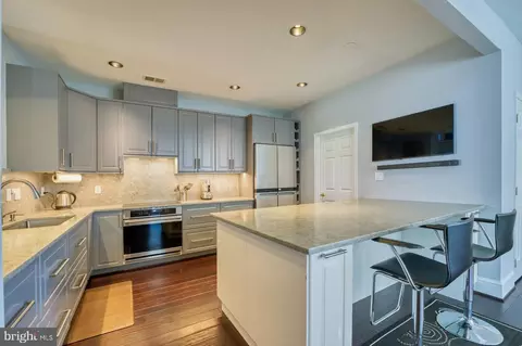Kitchen - 13520 Norwick Pl, Gainesville, VA 20155 photo 2 of 4