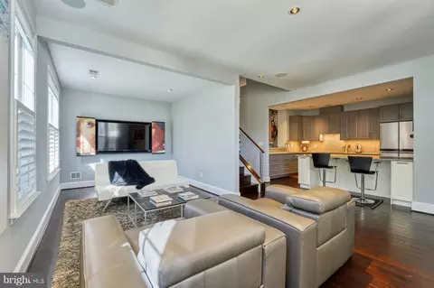 Living - 13520 Norwick Pl, Gainesville, VA 20155 photo 3 of 3