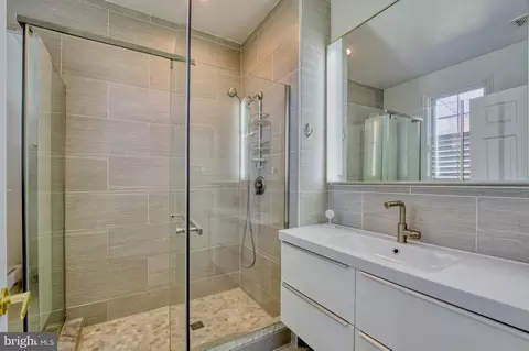 Bath - 13520 Norwick Pl, Gainesville, VA 20155 photo 1 of 5