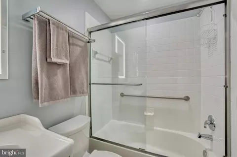Bath - 13520 Norwick Pl, Gainesville, VA 20155 photo 5 of 5