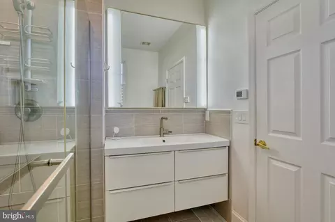 Bath - 13520 Norwick Pl, Gainesville, VA 20155 photo 2 of 5