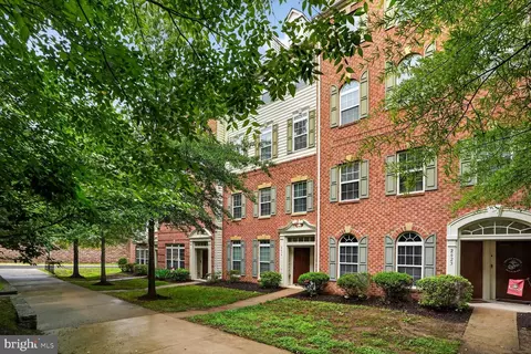 2621 Eastbourne Dr, Woodbridge, VA 22191