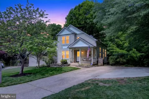 11969 Holly View Dr, Woodbridge, VA 22192