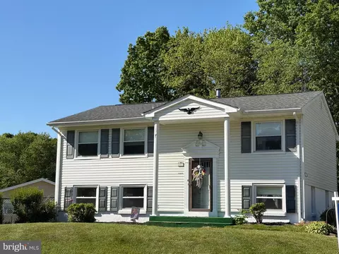 4401 Kentmore Dr, Woodbridge, VA 22193