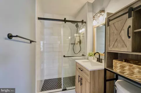 Bath - 12488 Skipper Cir, Woodbridge, VA 22192 photo 1 of 2