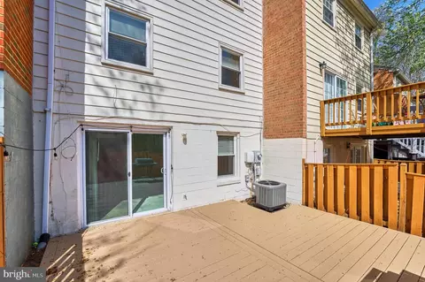 Exterior - 12488 Skipper Cir, Woodbridge, VA 22192 photo 5 of 7