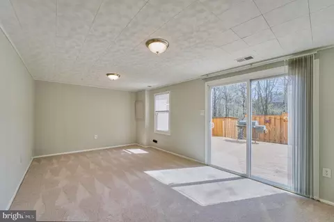 Living - 12488 Skipper Cir, Woodbridge, VA 22192 photo 4 of 5