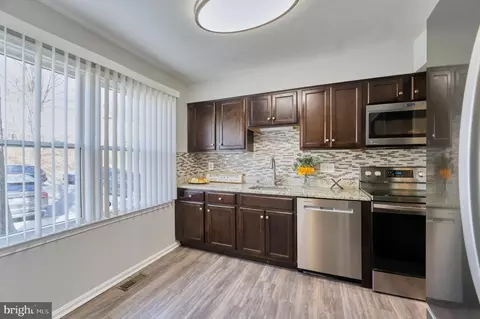 Kitchen - 12488 Skipper Cir, Woodbridge, VA 22192 photo 2 of 3
