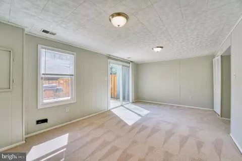 Living - 12488 Skipper Cir, Woodbridge, VA 22192 photo 5 of 5