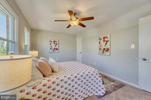 Bedroom - 12488 Skipper Cir, Woodbridge, VA 22192 photo 2 of 6