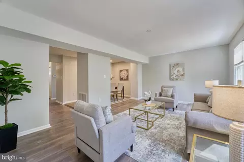Living - 12488 Skipper Cir, Woodbridge, VA 22192 photo 3 of 5