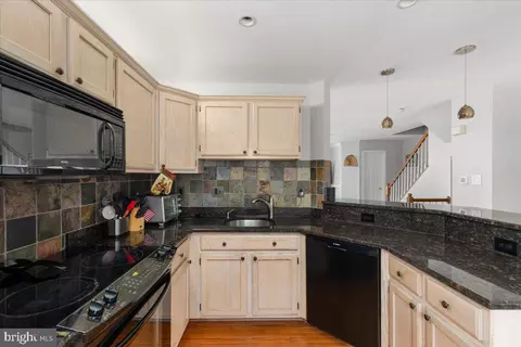 Kitchen - 8448 Tackhouse Loop, Gainesville, VA 20155 photo 3 of 3