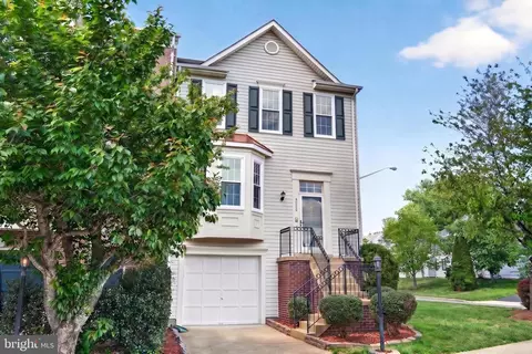 9000 Falcon Glen Ct, Bristow, VA 20136