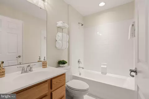 Bath - 7015 Trek Way, Gainesville, VA 20155 photo 3 of 4
