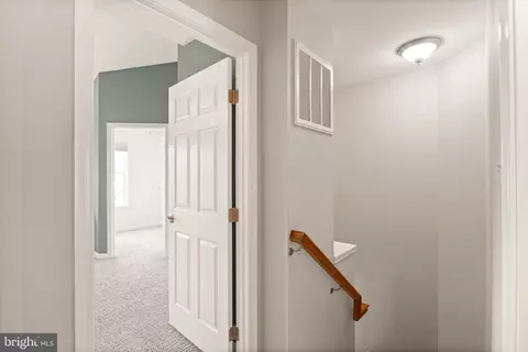 Entry Way - 7015 Trek Way, Gainesville, VA 20155 photo 2 of 9